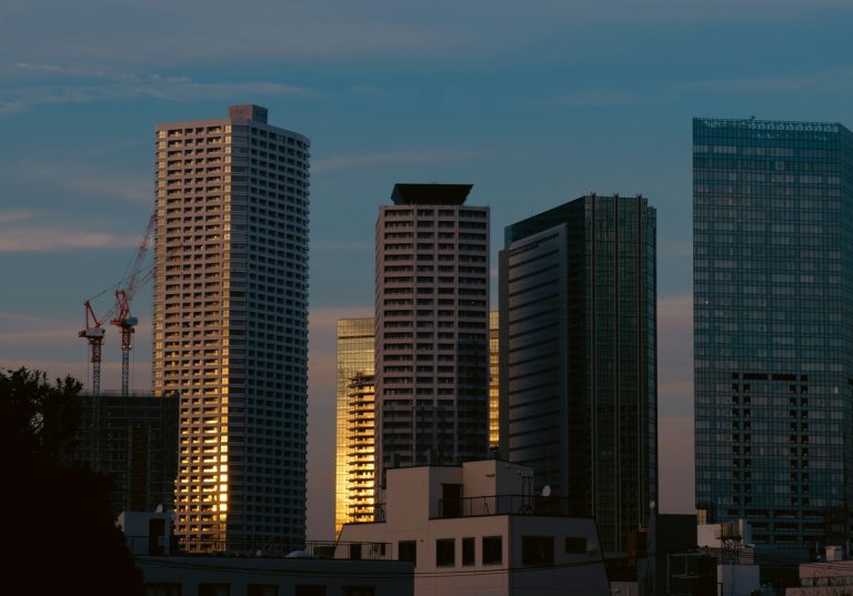 首都圏新築マンション発売28％も急減…買われないのに価格は高騰維持の異常事態